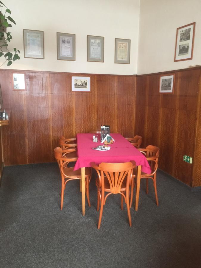 Hotel Dvorak Chrast 外观 照片
